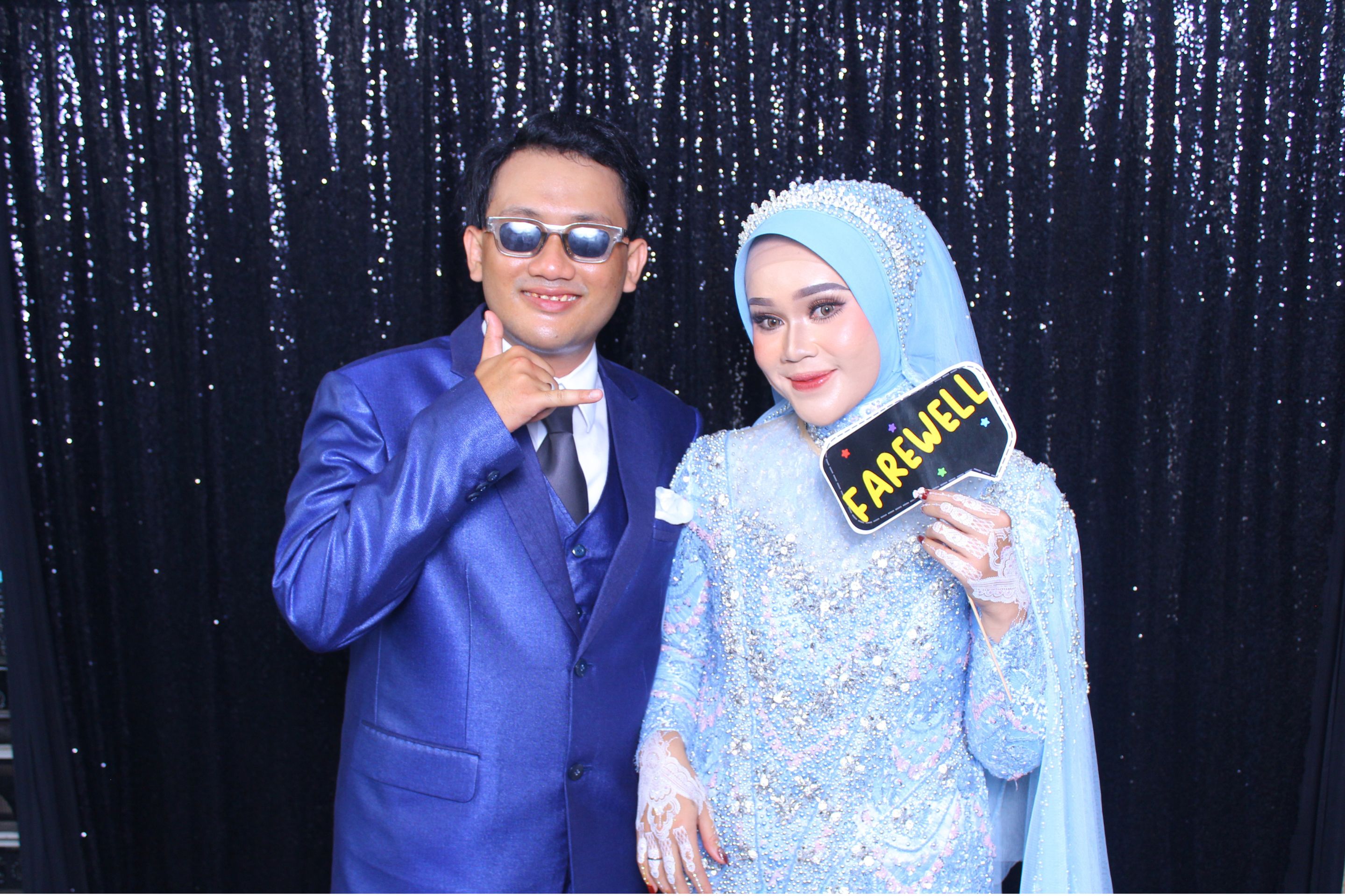 Contoh backdrop hitam